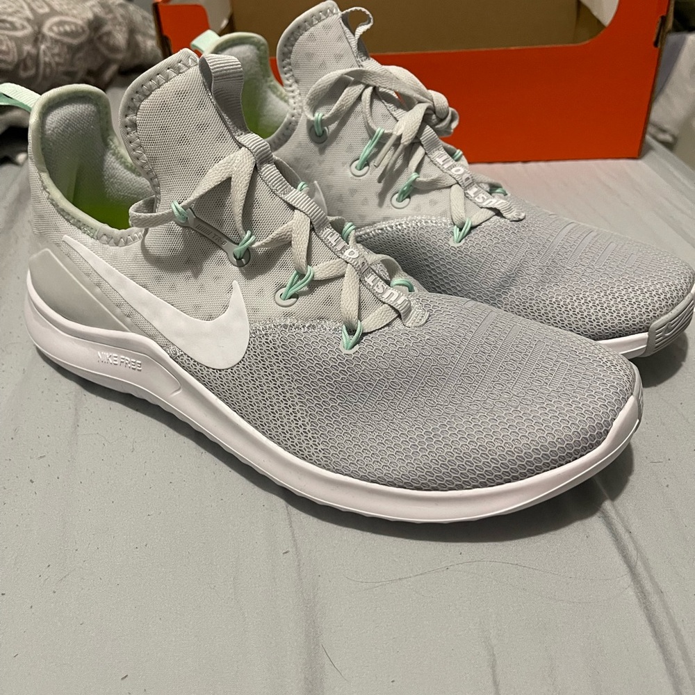 Women’s Nike free run